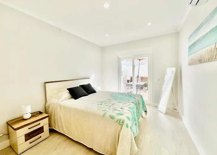 Дом отдыха Brisamarvilas Sea View, 5 Min Walk To Town & Албуфейра