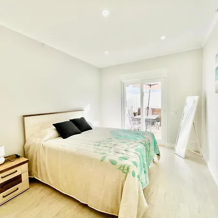 בית נופש Brisamarvilas Sea View, 5 Min Walk To Town & אלבופיירה