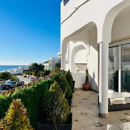 Brisamarvilas Sea View, 5 Min Walk To Town & Ferienhaus