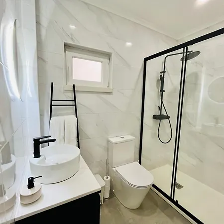 Brisamarvilas Sea View, 5 Min Walk To Town & Ferienhaus Albufeira