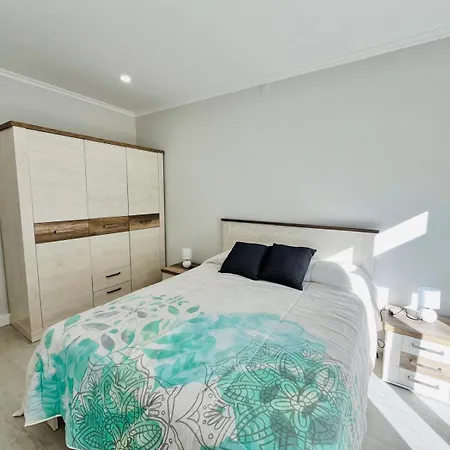 Brisamarvilas Sea View, 5 Min Walk To Town & Ferienhaus