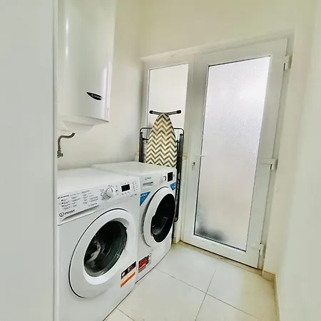 Brisamarvilas Sea View, 5 Min Walk To Town & Ferienhaus