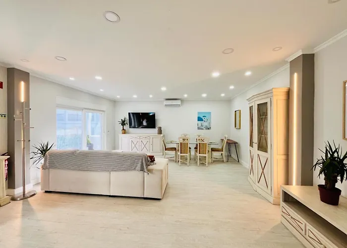 Brisamarvilas Sea View, 5 Min Walk To Town & 알부페이라