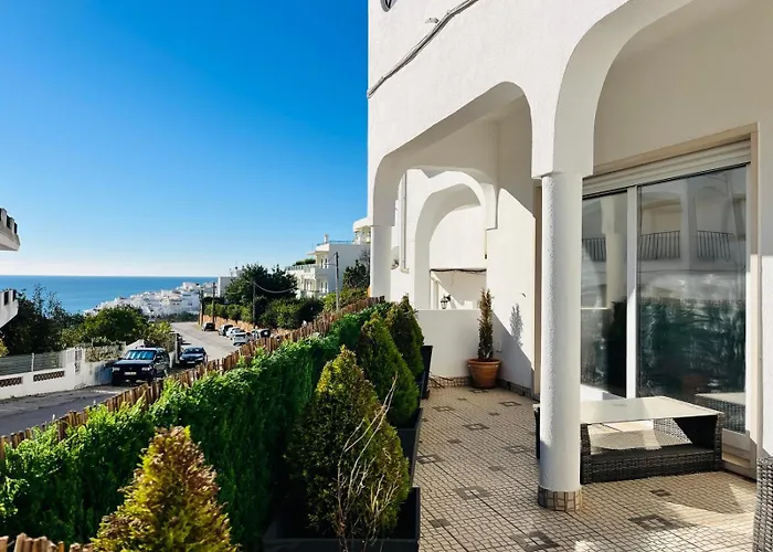 Brisamarvilas Sea View, 5 Min Walk To Town & 펜션