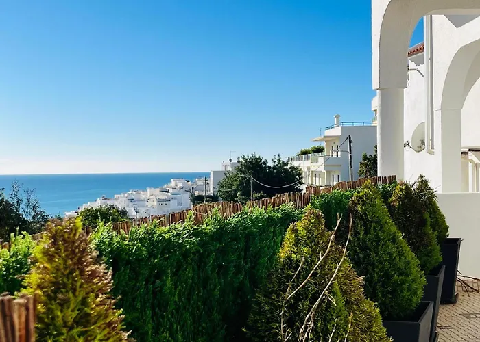 Brisamarvilas Sea View, 5 Min Walk To Town & 펜션 *