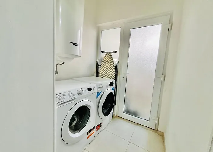 Brisamarvilas Sea View, 5 Min Walk To Town & 펜션